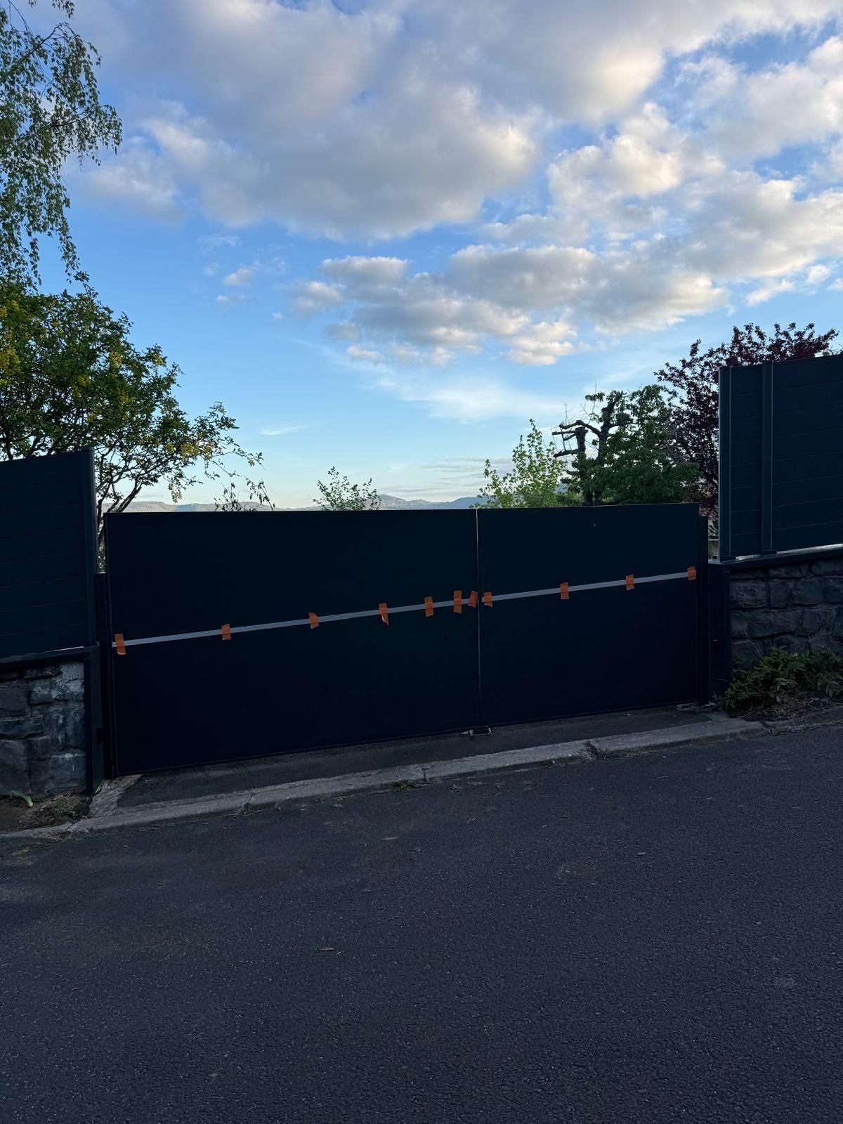 Portail coulissant aluminium — pose