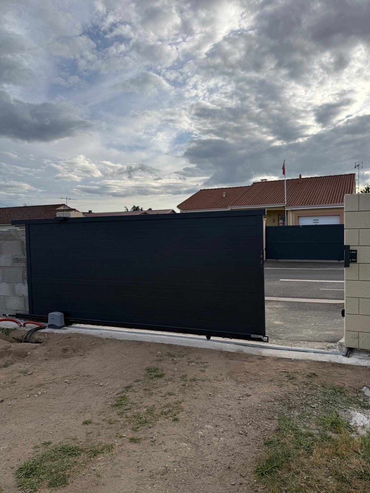 Portail coulissant aluminium