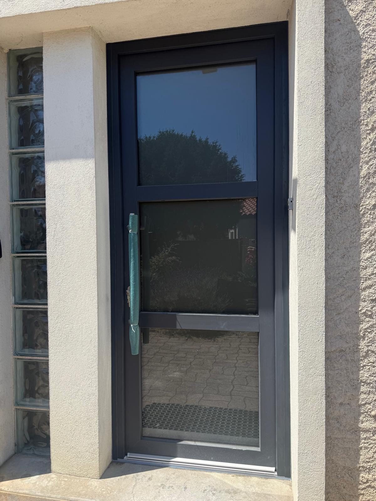 Porte d'entrée aluminium